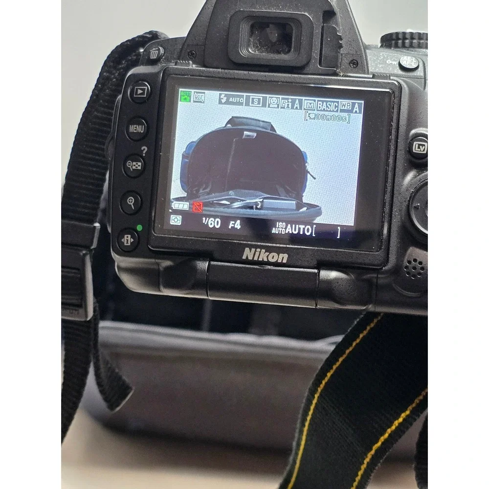 Nikon D5000 12MP DSLR Digital Camera with Nikon 18-55mm & 55-200mm lens Case